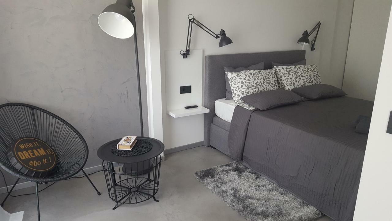 Apartman Vip, With Free Garage Parking Pula Eksteriør billede