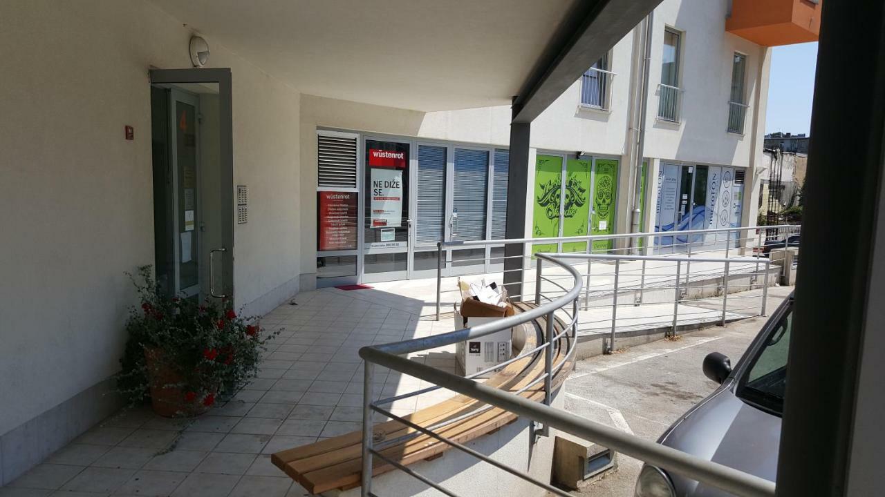 Apartman Vip, With Free Garage Parking Pula Eksteriør billede