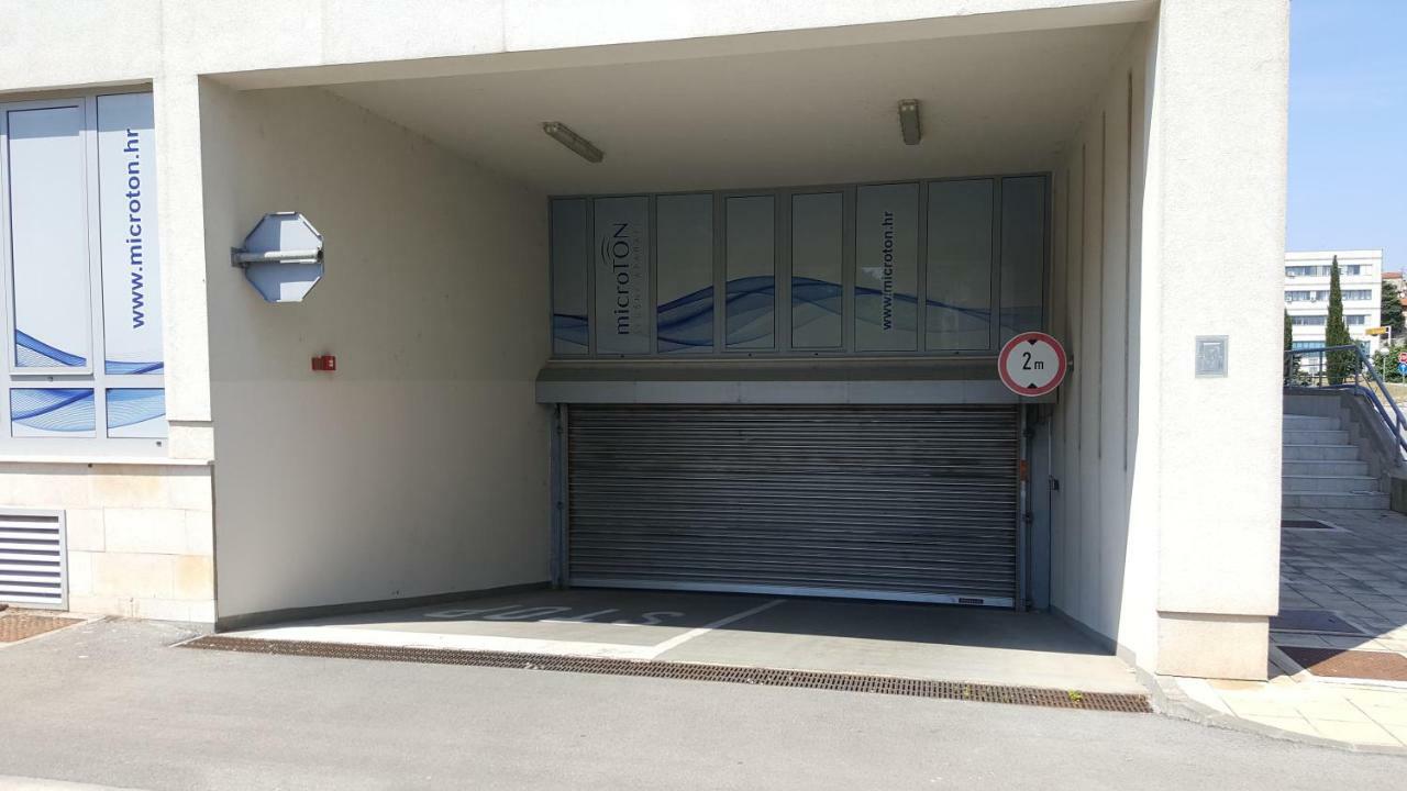 Apartman Vip, With Free Garage Parking Pula Eksteriør billede
