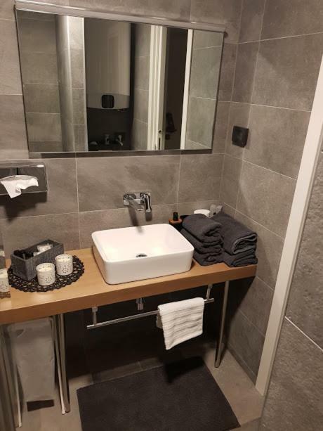 Apartman Vip, With Free Garage Parking Pula Eksteriør billede